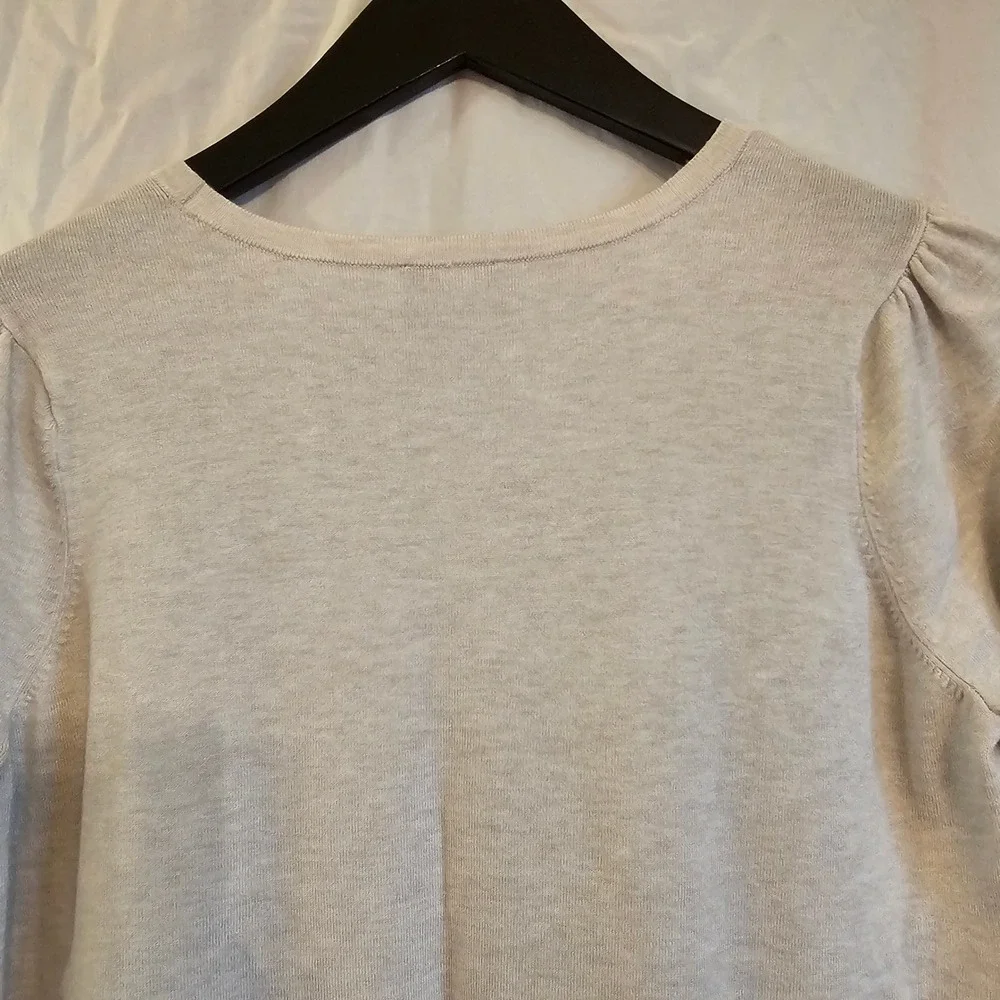 Chicos Oatmeal Beige Puff Shoulder Crew Neck Knit Sweater Size 1 Medium